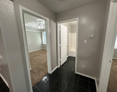 726 Elkhart Avenue - Photo Thumbnail 7