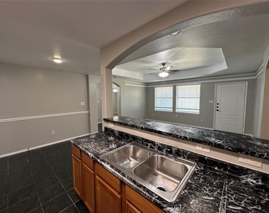 726 Elkhart Avenue - Photo Thumbnail 5