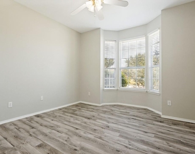 534 Hackberry Drive - Photo Thumbnail 2