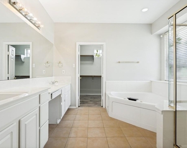 534 Hackberry Drive - Photo Thumbnail 3