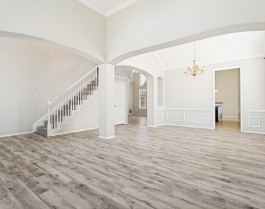 534 Hackberry Drive - Photo Thumbnail 10