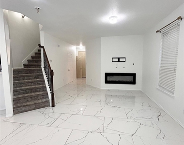 2221 Juarez Drive - Photo Thumbnail 2