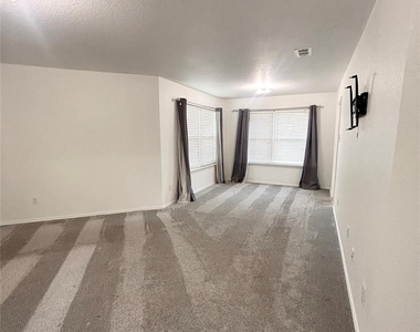 2221 Juarez Drive - Photo Thumbnail 9