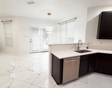 2221 Juarez Drive - Photo Thumbnail 6
