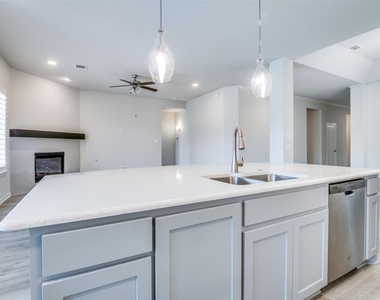 1407 Lone Eagle Way - Photo Thumbnail 12