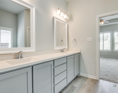 1407 Lone Eagle Way - Photo Thumbnail 18