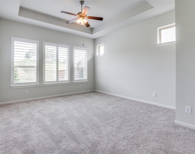 1407 Lone Eagle Way - Photo Thumbnail 14