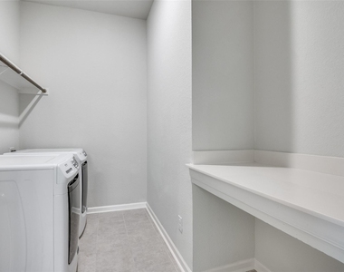 1407 Lone Eagle Way - Photo Thumbnail 25