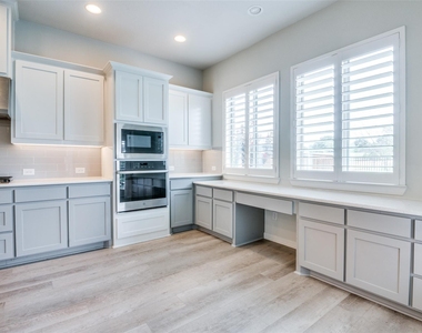 1407 Lone Eagle Way - Photo Thumbnail 13