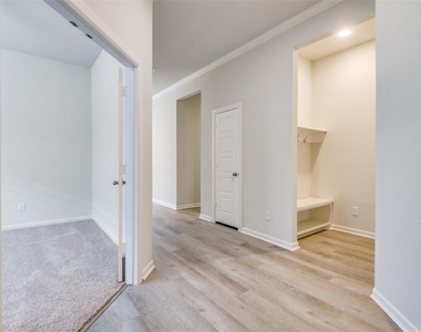 1407 Lone Eagle Way - Photo Thumbnail 2