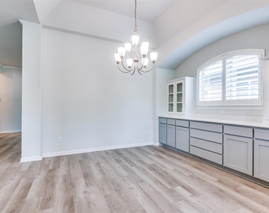 1407 Lone Eagle Way - Photo Thumbnail 5