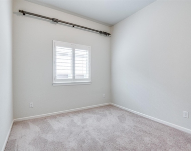 1407 Lone Eagle Way - Photo Thumbnail 24