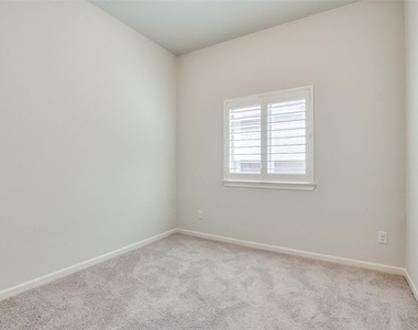 1407 Lone Eagle Way - Photo Thumbnail 23