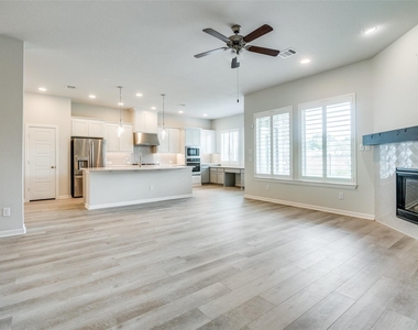 1407 Lone Eagle Way - Photo Thumbnail 9