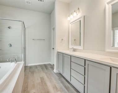 1407 Lone Eagle Way - Photo Thumbnail 16