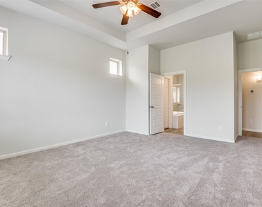1407 Lone Eagle Way - Photo Thumbnail 15