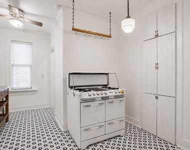 5911 Vanderbilt Avenue - Photo Thumbnail 8