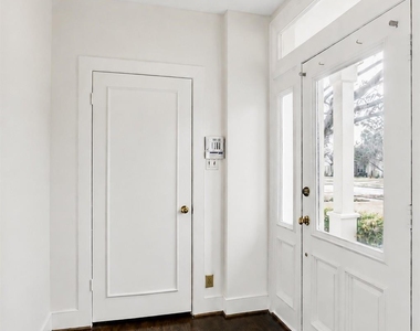 5911 Vanderbilt Avenue - Photo Thumbnail 2