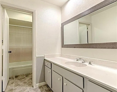 2601 Country Place - Photo Thumbnail 15