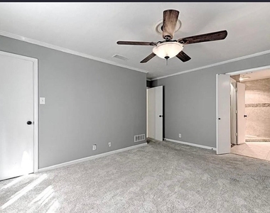 2601 Country Place - Photo Thumbnail 9