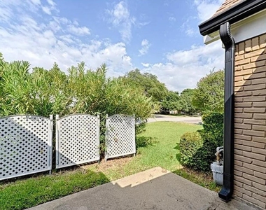 2601 Country Place - Photo Thumbnail 24
