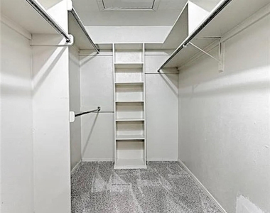 2601 Country Place - Photo Thumbnail 13