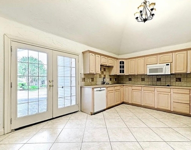 2601 Country Place - Photo Thumbnail 3