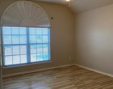 9367 Aristocrat Lane - Photo Thumbnail 18