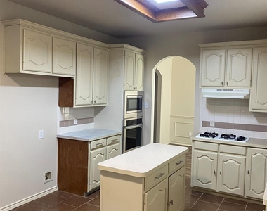 9367 Aristocrat Lane - Photo Thumbnail 8