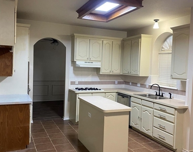 9367 Aristocrat Lane - Photo Thumbnail 7