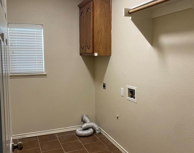 9367 Aristocrat Lane - Photo Thumbnail 10