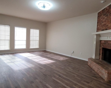 9367 Aristocrat Lane - Photo Thumbnail 3