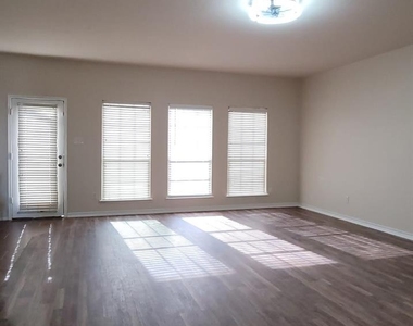 9367 Aristocrat Lane - Photo Thumbnail 6
