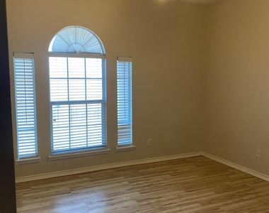 9367 Aristocrat Lane - Photo Thumbnail 19