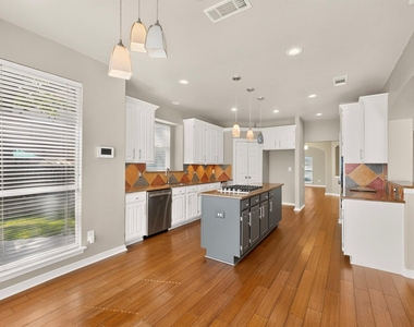 713 Mockingbird Court - Photo Thumbnail 12