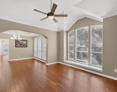 713 Mockingbird Court - Photo Thumbnail 5
