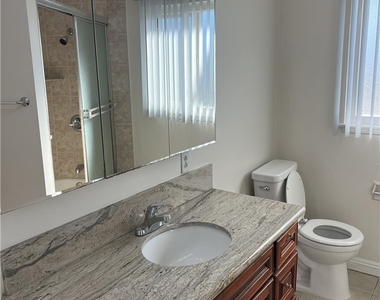 401 W Grand Avenue - Photo Thumbnail 9