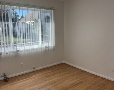 401 W Grand Avenue - Photo Thumbnail 7