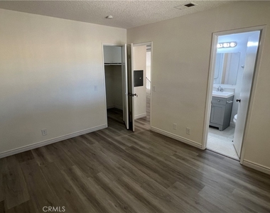 221 Grayson Way - Photo Thumbnail 10