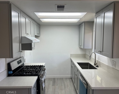 221 Grayson Way - Photo Thumbnail 8