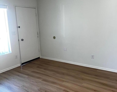 60 A Brentwood Avenue - Photo Thumbnail 3