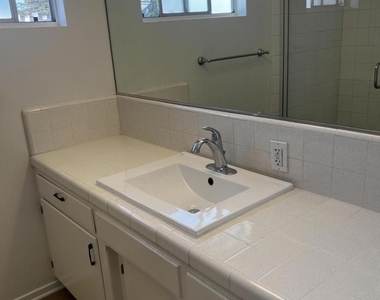 60 A Brentwood Avenue - Photo Thumbnail 5