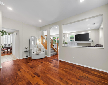 3889 Angeline Street - Photo Thumbnail 2