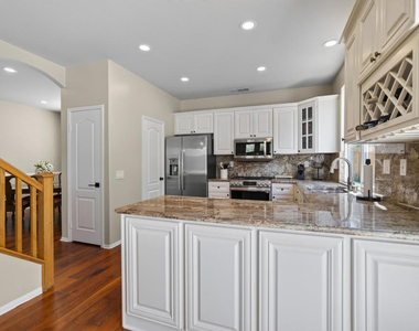 3889 Angeline Street - Photo Thumbnail 12