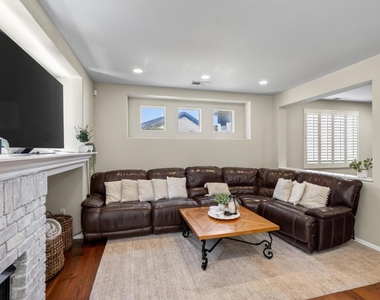 3889 Angeline Street - Photo Thumbnail 7