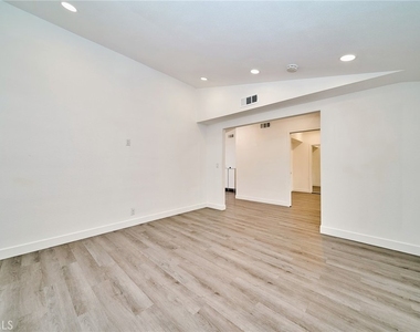 14839 Gandesa Road - Photo Thumbnail 11