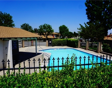 7439 Napa Court - Photo Thumbnail 8