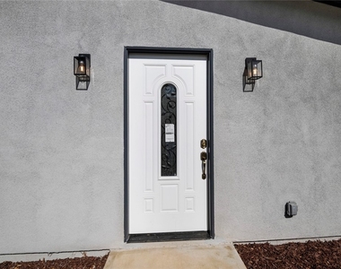 6652 Palm Avenue - Photo Thumbnail 3