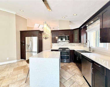 11938 Venetian Drive - Photo Thumbnail 11