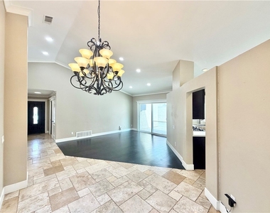 11938 Venetian Drive - Photo Thumbnail 7